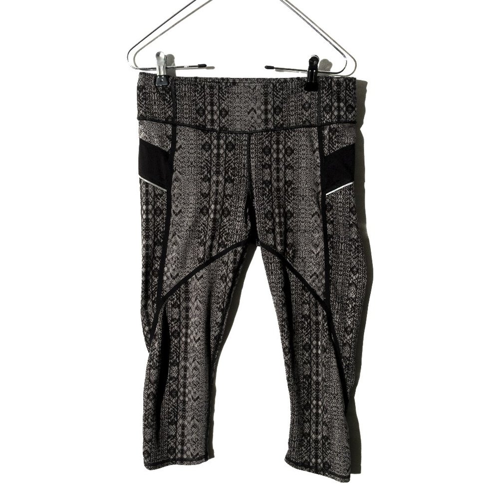 Athleta Prisma Stride Black and Granite Grey Capri Leggings Women Size Small
